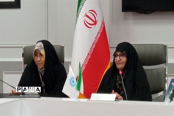 نشست نقد و بررسی کتاب «صبورانه» در قم