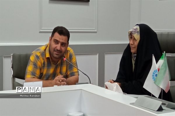 نشست نقد و بررسی کتاب «صبورانه» در قم