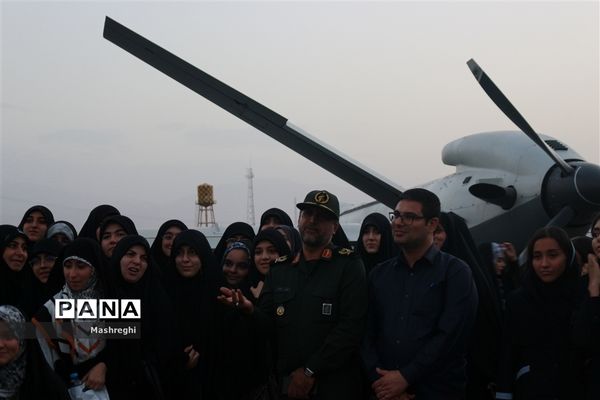 بازدید علمی دانش‌آموزان مدارس سمپاد و نمونه دولتی از پایگاه هوایی شهید کریمی کاشان