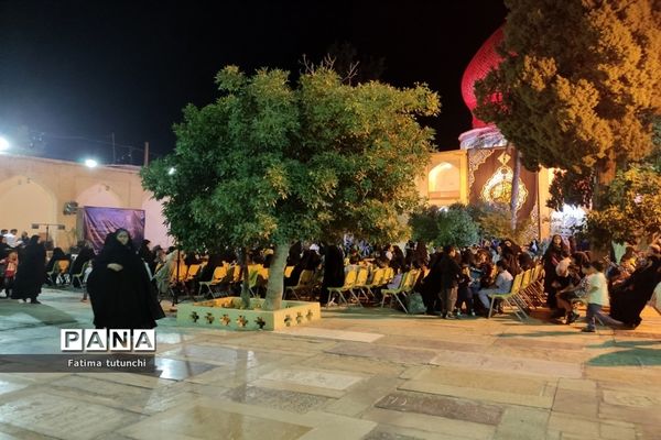 آیین سیاه‌پوشان و تربت‌خوران در حرم مطهر حضرت علی بن حمزه(ع)