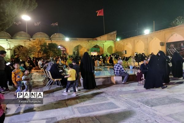 آیین سیاه‌پوشان و تربت‌خوران در حرم مطهر حضرت علی بن حمزه(ع)