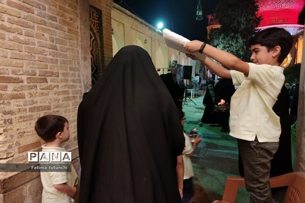 آیین سیاه‌پوشان و تربت‌خوران در حرم مطهر حضرت علی بن حمزه(ع)