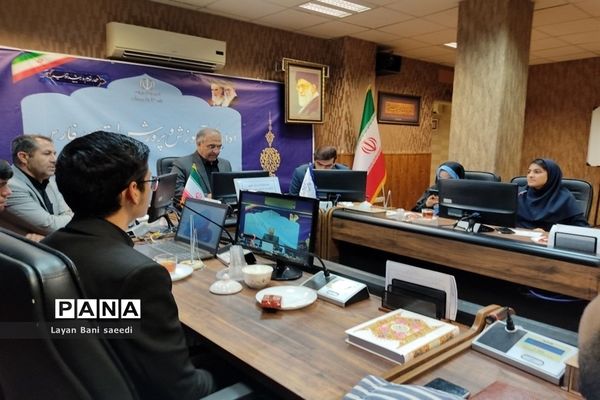 ‌دیدار جمعی از دانش‌آموزان نواحی چهارگانه شیراز با مدیرکل آموزش و پرورش استان فارس