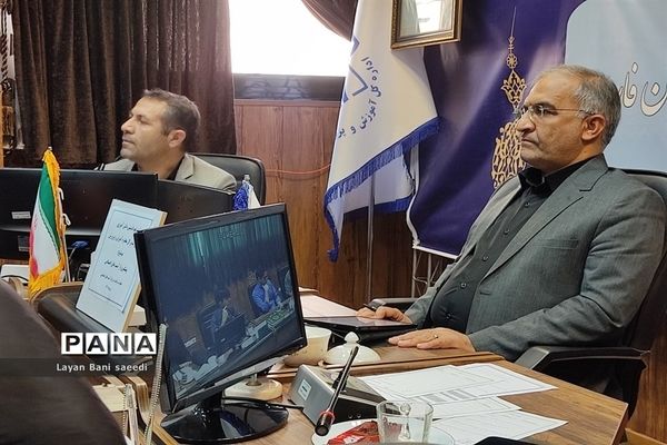 ‌دیدار جمعی از دانش‌آموزان نواحی چهارگانه شیراز با مدیرکل آموزش و پرورش استان فارس