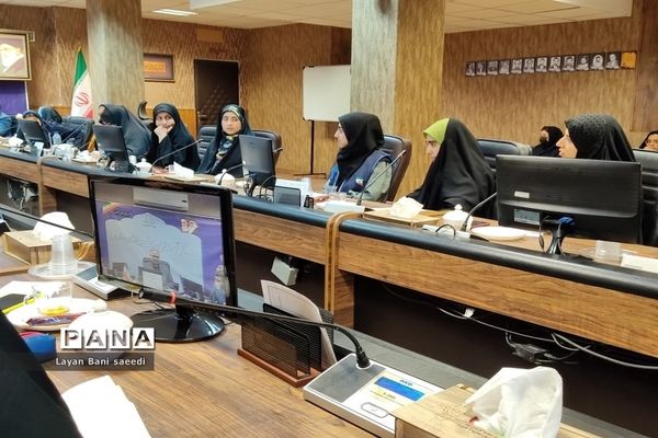 ‌دیدار جمعی از دانش‌آموزان نواحی چهارگانه شیراز با مدیرکل آموزش و پرورش استان فارس