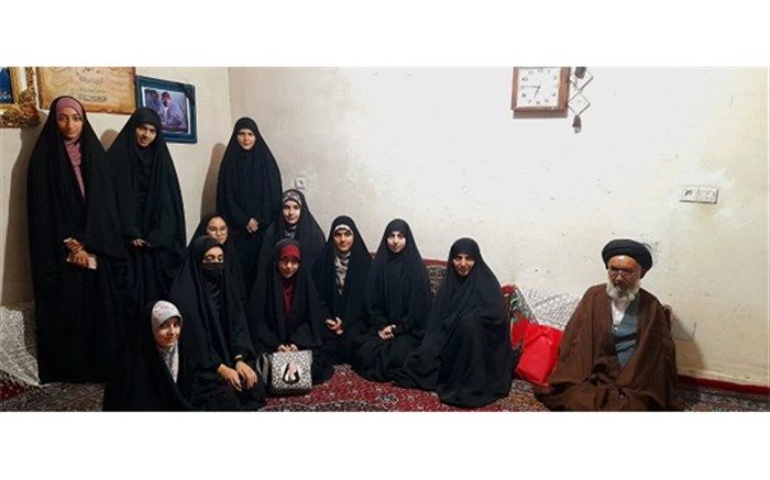 دیدار اعضای گروه جهادی «دختی نو» با خانواده دو شهید مدافع حرم در قم