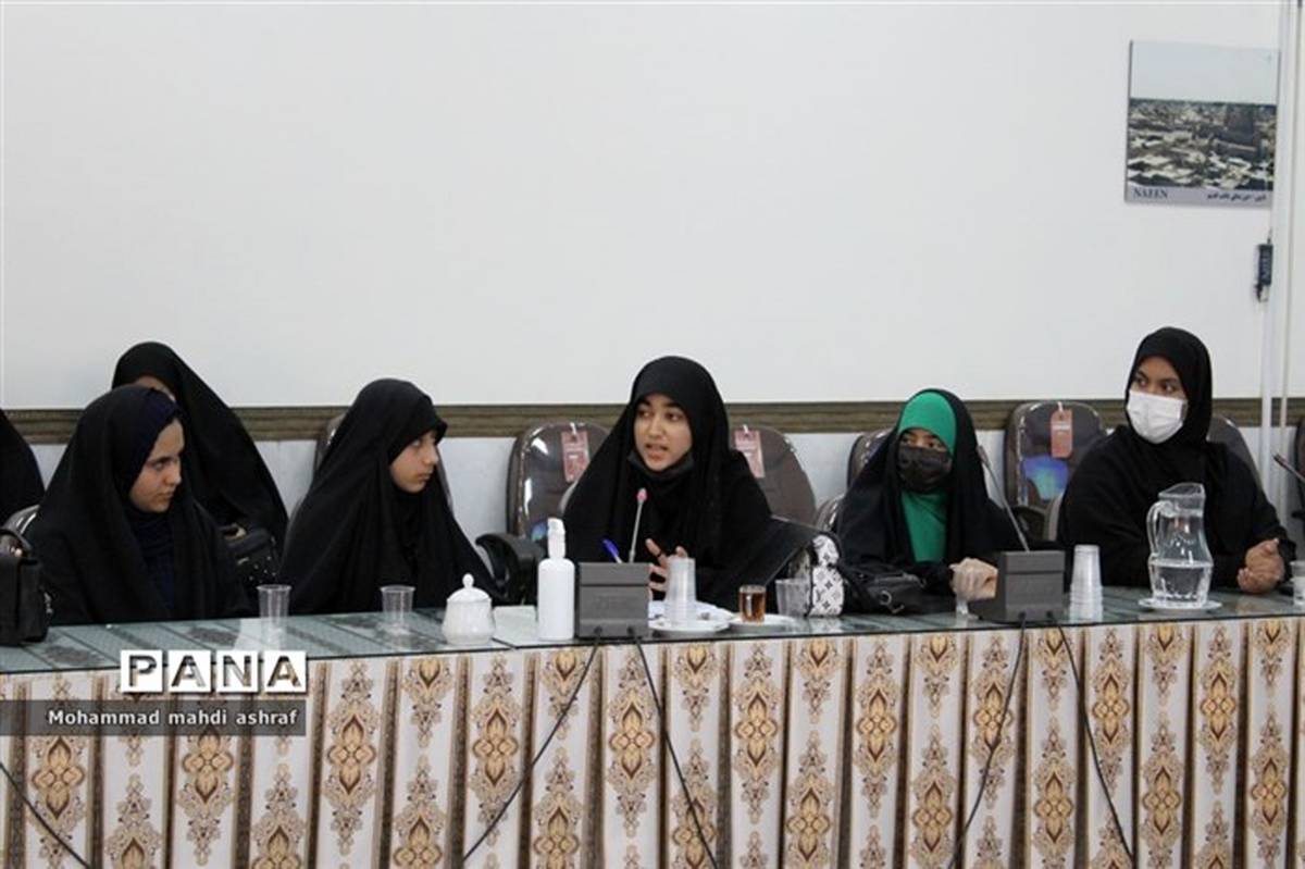 جلسه تشکل شوراهای دانش‌آموزی با مسئولان در شهرستان نایین