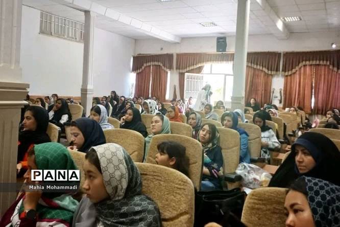 برگزاری همایش هدایت تحصیلی ویژه دانشآموزان پایه نهم در شهرستان پیشوا