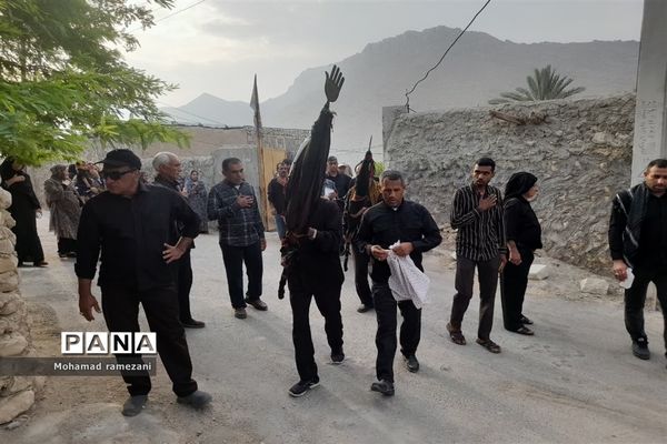 مراسم سنتی  علم گردانی