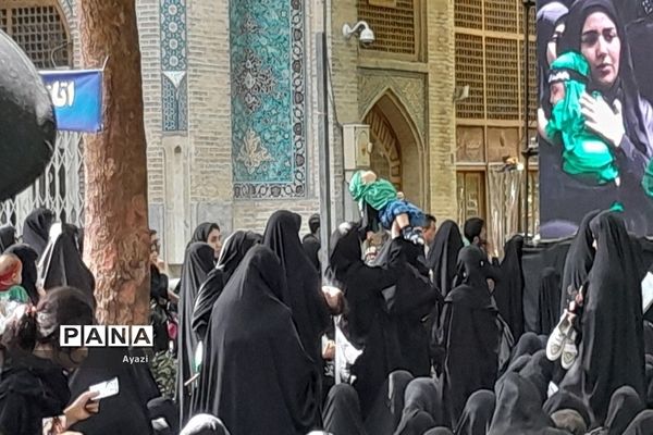 مراسم شیرخوارگان حسینی در گذر فرهنگی چهارباغ اصفهان