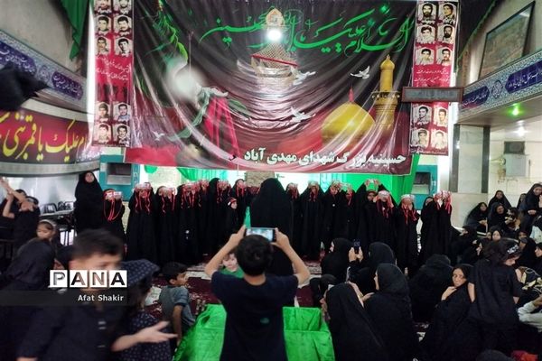 اجرای سرود ریحانه‌های حسینی دبستان قرآنی ریاحین در همایش شیرخوارگان حسینی یزد