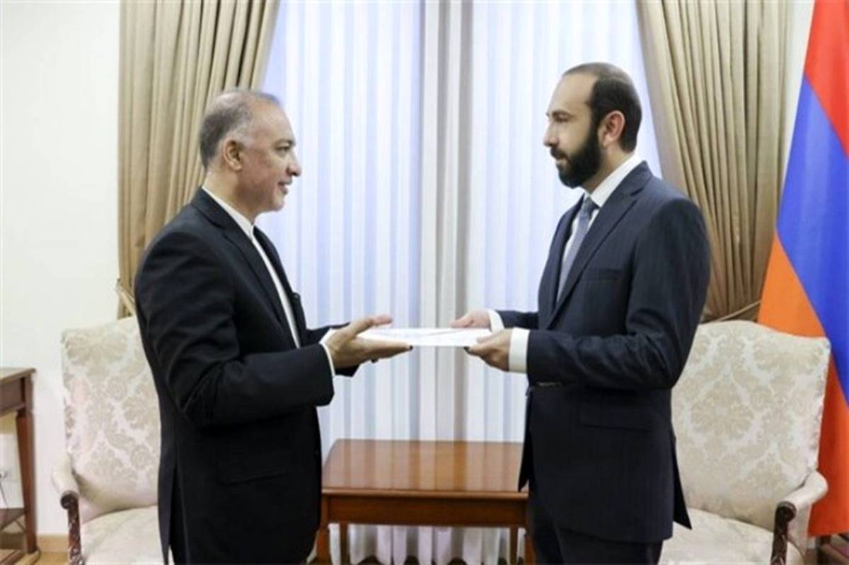 تقدیم استوارنامه سفیر جدید ایران به وزیر خارجه ارمنستان