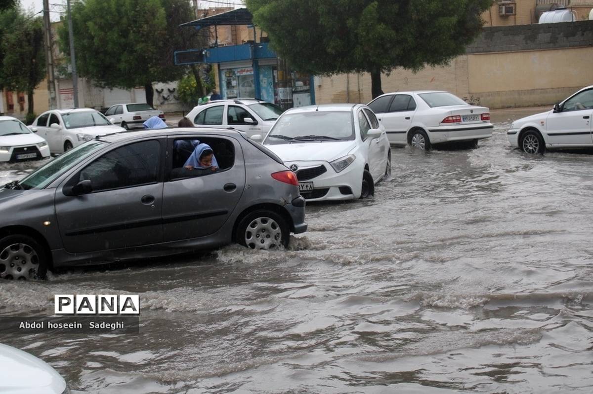 رگبار و رعد و برق و احتمال آبگرفتگی معابر در ۱۱ استان