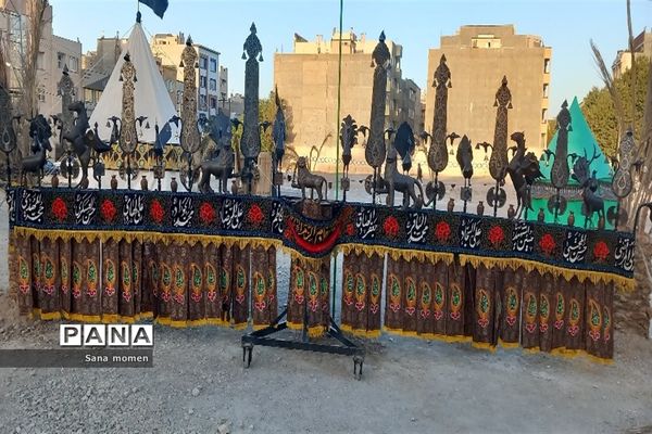 پذیرایی از عاشقان اباعبدالله الحسین(ع) در موکب‌های مشهد مقدس