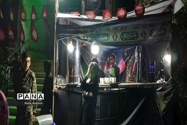 پذیرایی از عاشقان اباعبدالله الحسین(ع) در موکب‌های مشهد مقدس