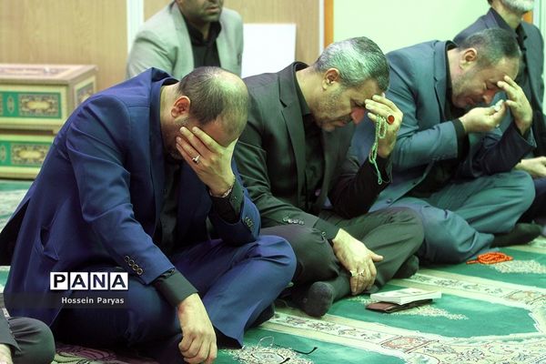 مجلس عزاداری حضرت اباعبدالله الحسین(ع) و قرائت زیارت عاشورا در وزارت آموزش و پرورش