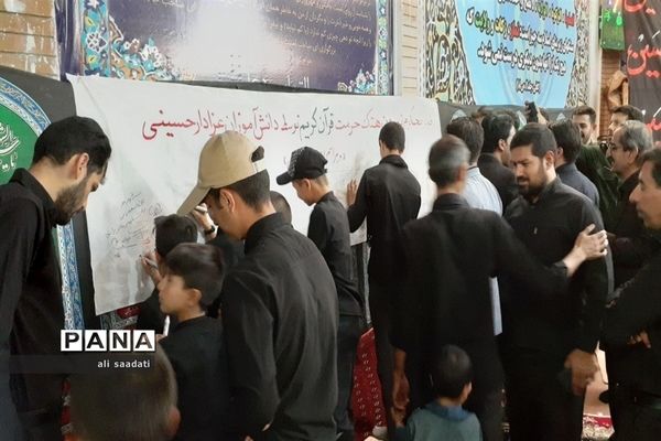 امضای طومار علیه هتک حرمت قرآن مجید توسط دانش‌آموزان پسر شهرستان کلات