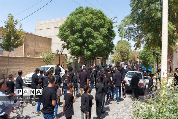 عزاداری پرشور نوجوانان شهرستان خلیل‌آباد در اجتماع بزرگ احلی من العسل