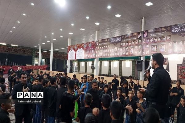 عزاداری پرشور نوجوانان شهرستان خلیل‌آباد در اجتماع بزرگ احلی من العسل