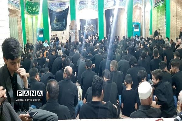 مراسم عزاداری و روضه‌خوانی دهه اول محرم در حسینیه بزرگ شهرستان زارچ