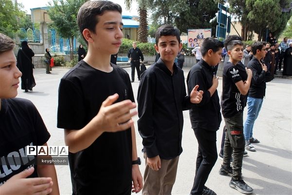 تجمع نوجوانان حسینی  در مراسم احلی من العسل اداره آموزش و پرورش ناحیه ۵ اصفهان