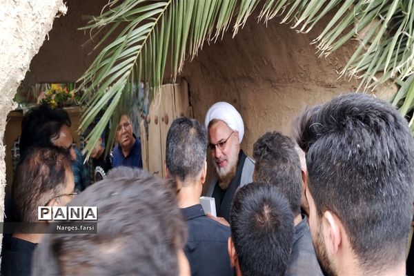 افتتاح نمایشگاه «غنچه‌های خونین» جعفرآباد قم