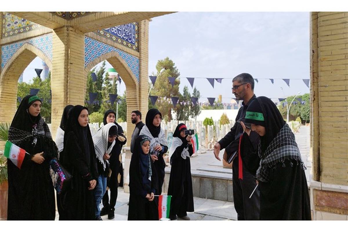 بازدید دانش آموزان گروه رسانه پدیده زمان عضو سازمان دانش‌آموزی از گلستان شهدا