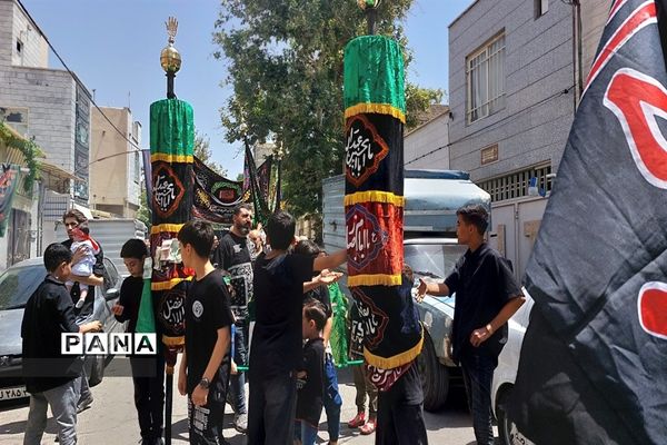 دسته عزاداری مردم چرمخوران کرج در تاسوعای حسینی
