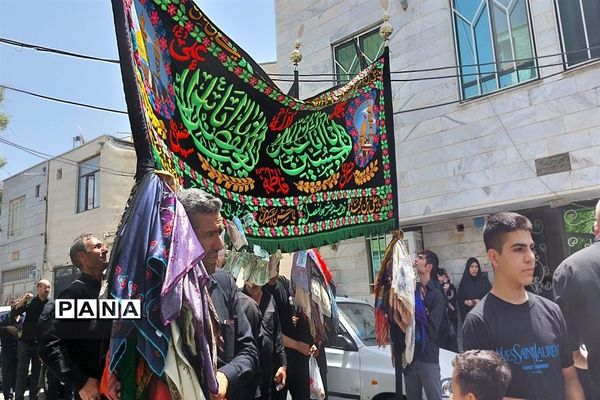دسته عزاداری مردم چرمخوران کرج در تاسوعای حسینی