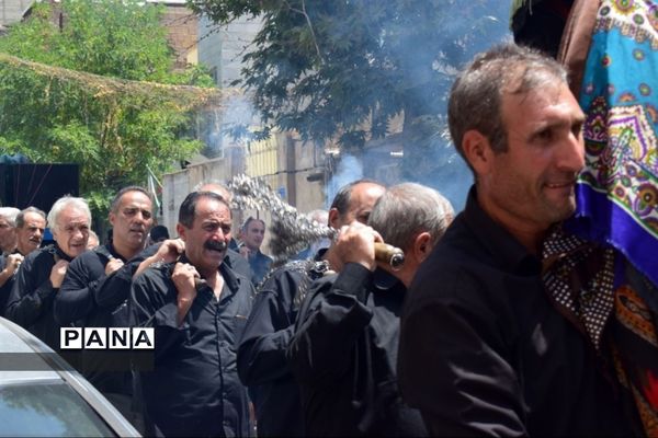 دسته عزاداری مردم چرمخوران کرج در تاسوعای حسینی