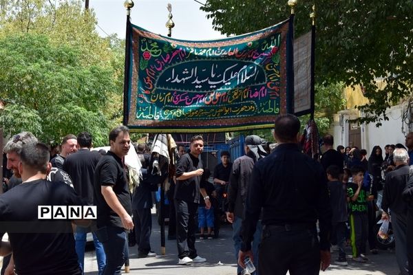 دسته عزاداری مردم چرمخوران کرج در تاسوعای حسینی