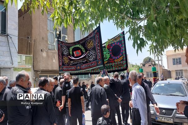 دسته عزاداری مردم چرمخوران کرج در تاسوعای حسینی