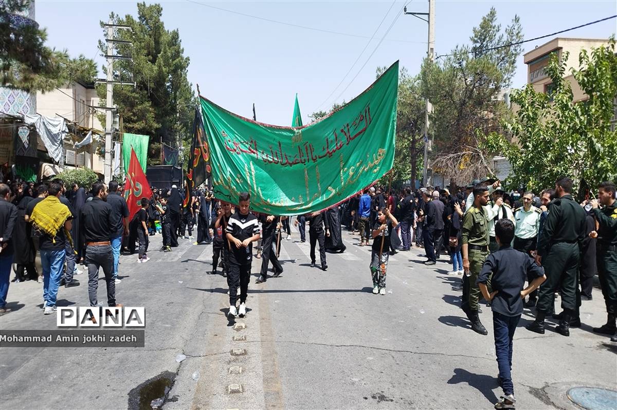 برگزاری عزاداری ظهر عاشورا حسینی در شهرستان رباط‌کریم