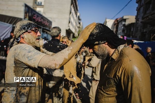 آیین سنتی «گِل مالی» لرستانی‌‎های مقیم تهران