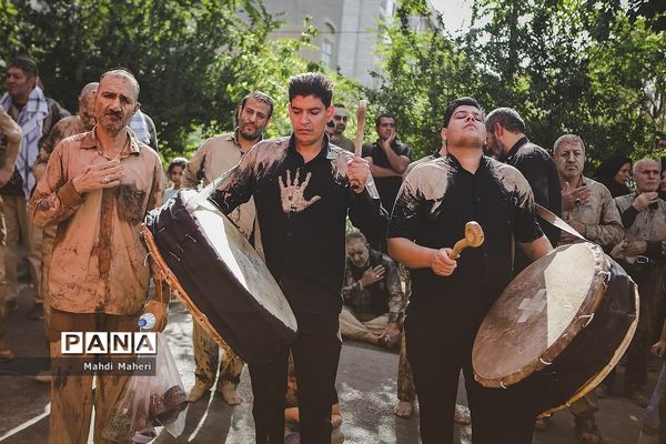 آیین سنتی «گِل مالی» لرستانی‌‎های مقیم تهران