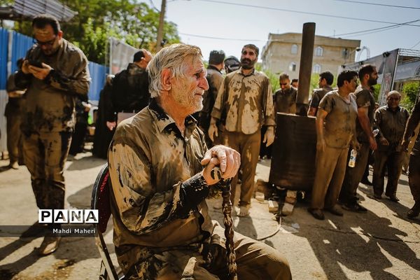 آیین سنتی «گِل مالی» لرستانی‌‎های مقیم تهران