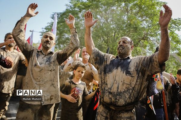آیین سنتی «گِل مالی» لرستانی‌‎های مقیم تهران