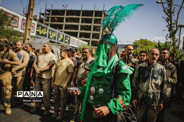 آیین سنتی «گِل مالی» لرستانی‌‎های مقیم تهران
