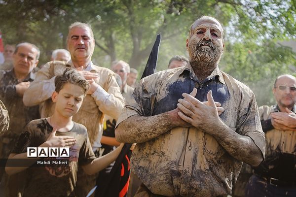 آیین سنتی «گِل مالی» لرستانی‌‎های مقیم تهران
