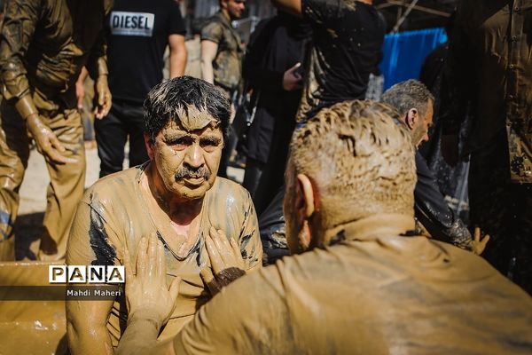 آیین سنتی «گِل مالی» لرستانی‌‎های مقیم تهران