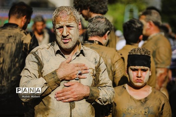 آیین سنتی «گِل مالی» لرستانی‌‎های مقیم تهران