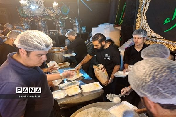 برگزاری مراسم پذیرایی خیابانی در موکب‌های مشهد