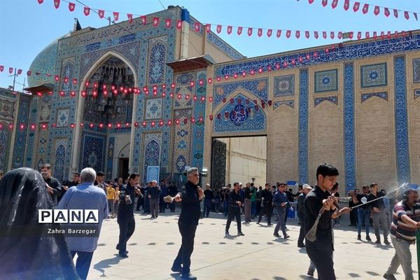 مراسم عزاداری و اقامه نماز ظهر روز عاشورا در حرم مطهر احمدبن موسی(ع)