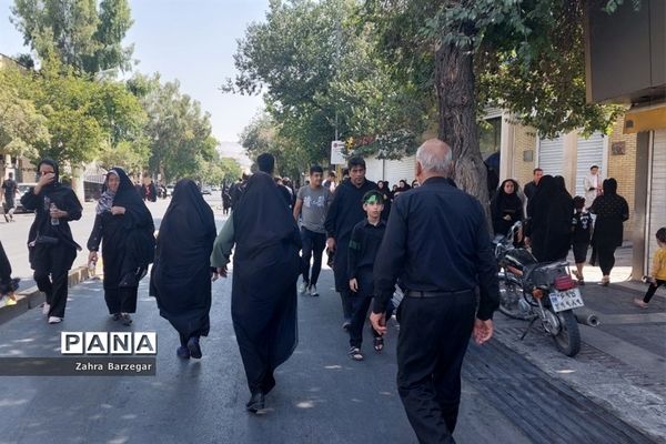 مراسم عزاداری و اقامه نماز ظهر روز عاشورا در حرم مطهر احمدبن موسی(ع)