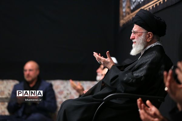 دومین شب مراسم عزاداری با حضور رهبر انقلاب