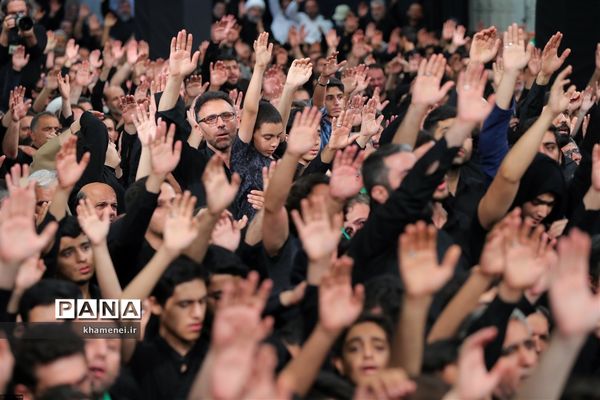 عزاداری شب تاسوعا با حضور رهبر انقلاب