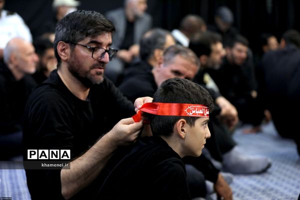 عزاداری شب تاسوعا با حضور رهبر انقلاب