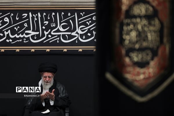 عزاداری شب تاسوعا با حضور رهبر انقلاب