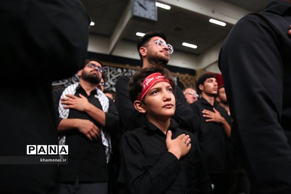 عزاداری شب تاسوعا با حضور رهبر انقلاب