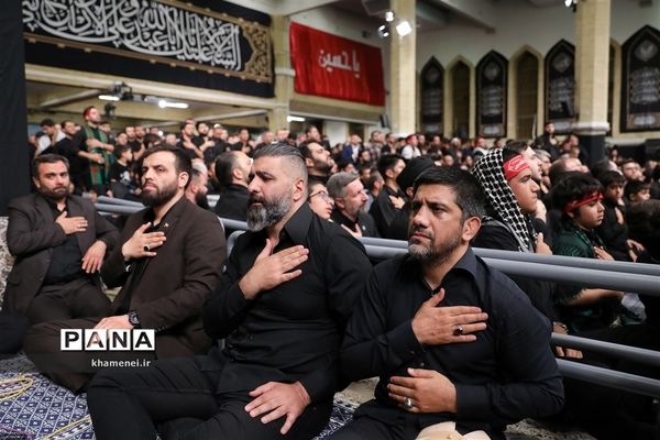 عزاداری شب عاشورای حسینی با حضور رهبر معظم انقلاب